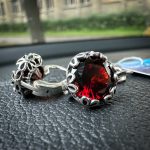 Сережки з великим фіанітом і ажурною окантовкою 82057 - Зображення 4