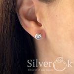 Круглі сережки з закруткою та фіанітом 24062 - Зображення 2